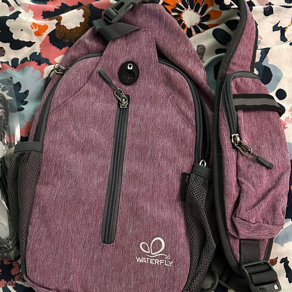 Waterfly sling bag- EUC